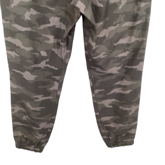 Athleta‎ Camo Farallon Jogger Pants size 6 - Picture 9 of 11